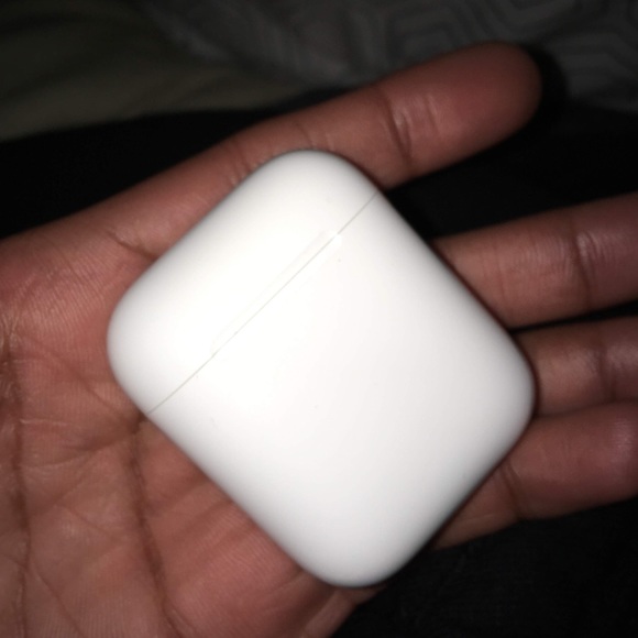 Apple AirPods - Picture 2 of 3
